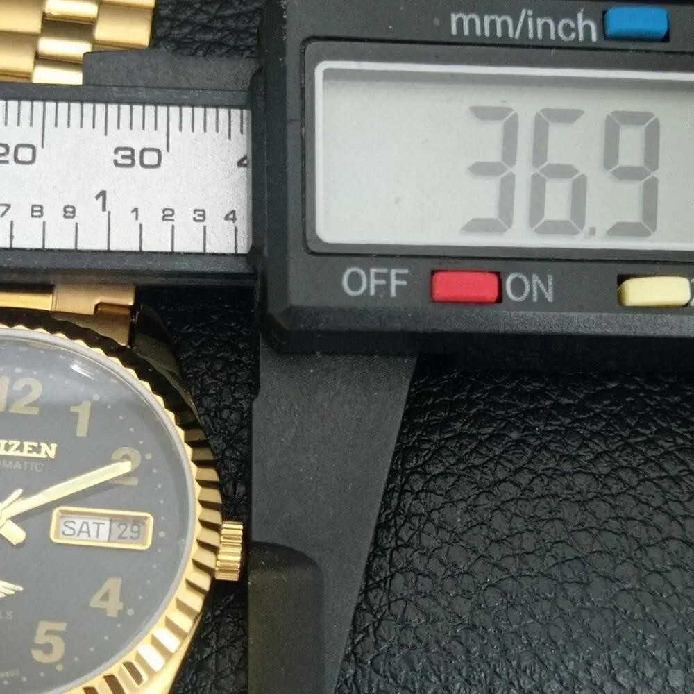Vintage 1975 Citizen Automatic Mens Gold Watch W/daydate & Black accents